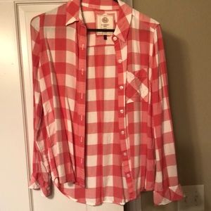 So perfect button down shirt. Size small